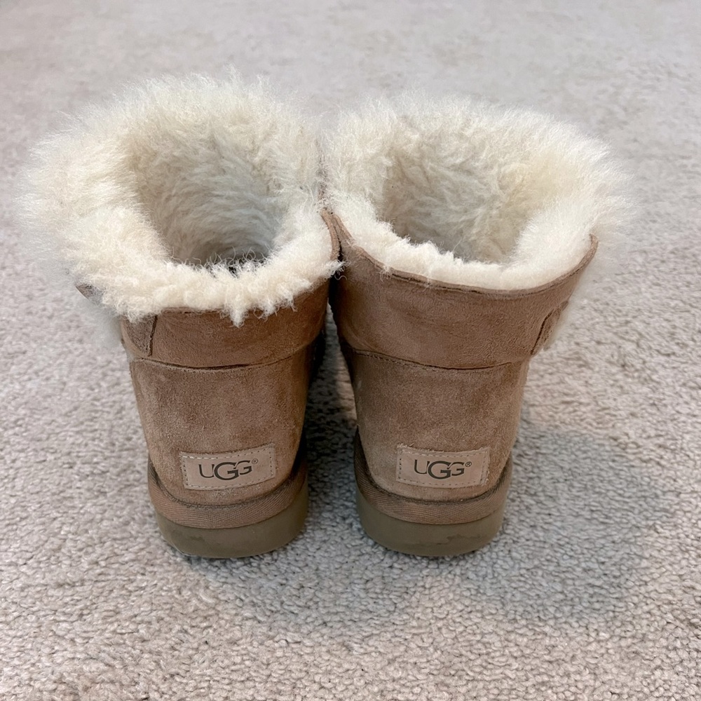 Ugg Mini Bailey Button, Chestnut - image 4